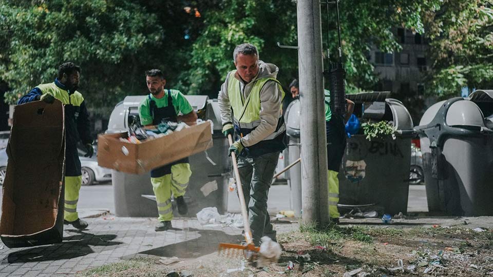 Герасимовски и хигиеничарите чистеа до после полноќ